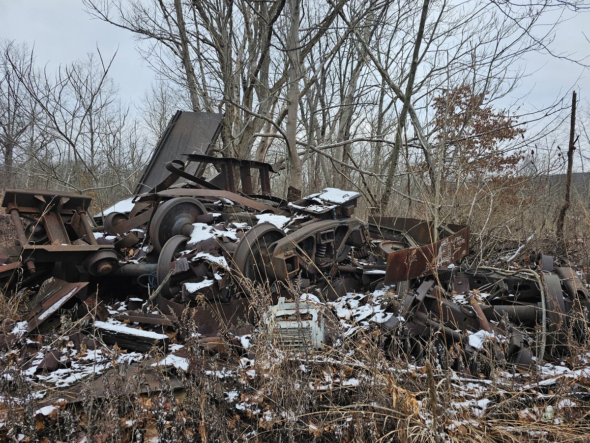 bombsfall's tweet photo. #Solarcan hide. The whole area is a dumping ground for old mining equipment, train cars and parts, etc. It's a popular hang out and mischief site so I was pleased that nobody spotted and/or messed with the can. https://t.co/KUVceljwIU