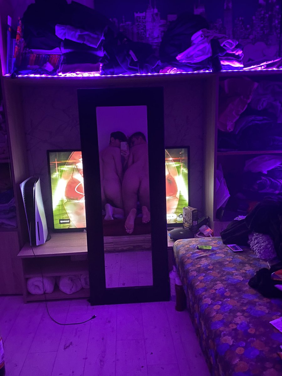 Rt and LIKE if u like twinks asses;) 

#Twinks #Hot #Horny