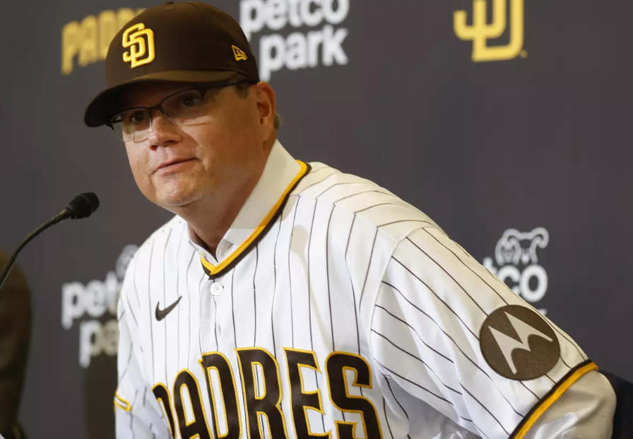 Newcomers to Mike Shildt's #Padres coaching staff include hitting coach Victor Rodriguez, third base coach Tim Leiper, assistant hitting coaches Mike McCoy and Pat O’Sullivan and major league field coordinator Ryan Barba sandiegouniontribune.com/sports/padres/…