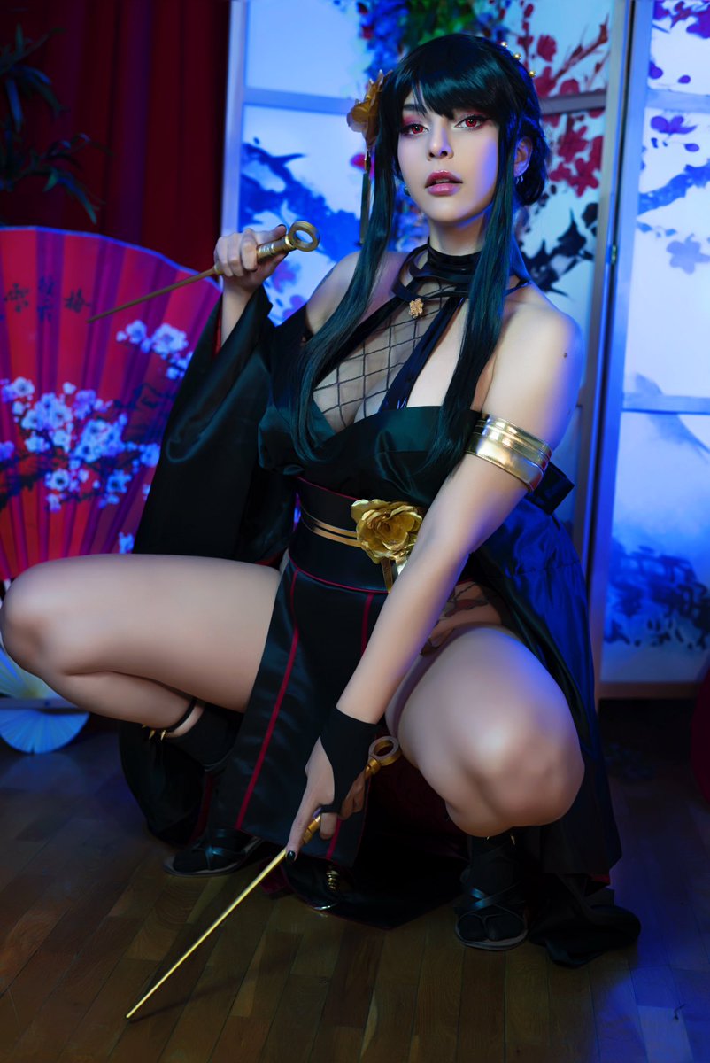 shermie_cos's tweet photo. Yor was my favorite character to cosplay in 2023 and I’m still hoping to take more photos as her in 2024. 🥹 https://t.co/FwVTte5O74