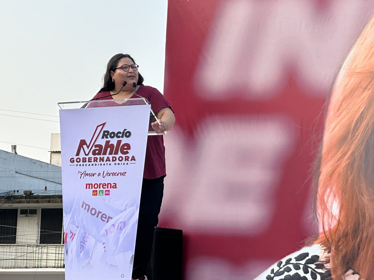 ___mariotorres's tweet photo. "Hoy estamos aquí frente a la precandidatura de una de las mujeres más importantes de la cuarta transformación, Rocío representa esa lucha que la izquierda ha dado desde hace mucho tiempo para mejorar la vida de la gente, Rocío representa la historia de nuestro movimiento, porque ella fue una de las primeras diputadas federales, ella fue la coordinadora del primer grupo parlamentario de Morena y quienes hemos sido legisladores sabemos lo que esto significa hoy en 2024. Podemos decir que Morena es mayoría en el Senado y que nuestro movimiento no le ha fallado a la gente, por lo que Rocío Nahle arrasará en la próxima elección de la gubernatura en Veracruz" - Citlalli Hernández Mora - Secretaria General del Comité Nacional de Morena

¡En Veracruz es tiempo de mujeres transformadoras!

Con militantes y simpatizantes de nuestro movimiento, se inició la precampaña en #Coatzacoalcos junto a Rocío Nahle, precandidata única de la coalición #SigamosHaciendoHistoriaEnVeracruz por la gubernatura del Estado.

Vamos a darle continuidad a la #CuartaTransformación #PorAmorAVeracruz
#ContinuidadConCambio
#UnidadyOrganización
#SóloVeracruzEsBello
#Veracruz4T

@rocionahle 
@CitlaHM 
@PerezAstorgaE 
@EstebanRZepeta 
@JJavierGCazarin 
@TaniaCruz_D11 
@ManuelHuertaLdG 
@AmadoCruz 
@ZenyazenEscobar 
@DorhenyCayetano 
@RosalbaVCruz 
@espejohernandez 
@PaolaTenorioA 
@clautee