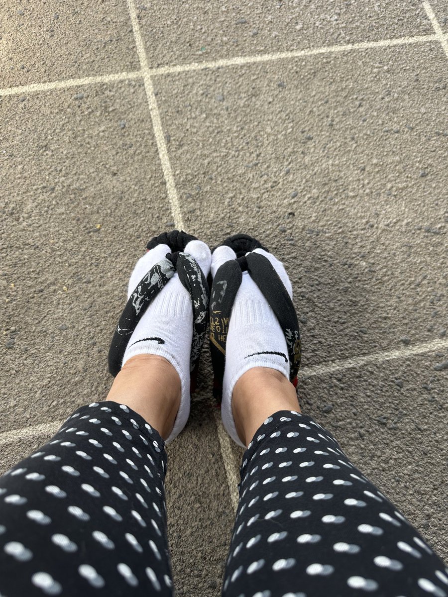 Time for new Zori sandals. #AsianFeet #thesesandalsarefrommyheritage #StonerAsian #highrightmeow #stonerthoughts ✌️💛💯🔥🇯🇵