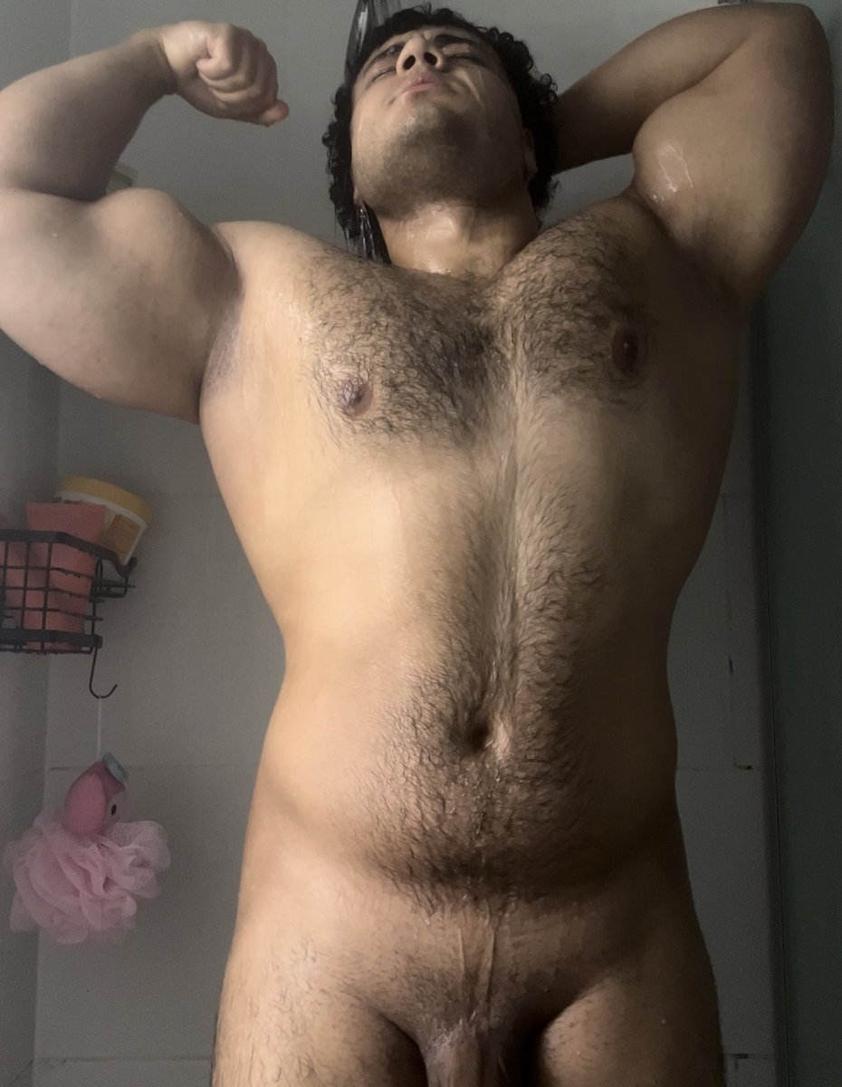 buff_weeb's tweet photo. Bulky man on top https://t.co/ay0ckj1ghd