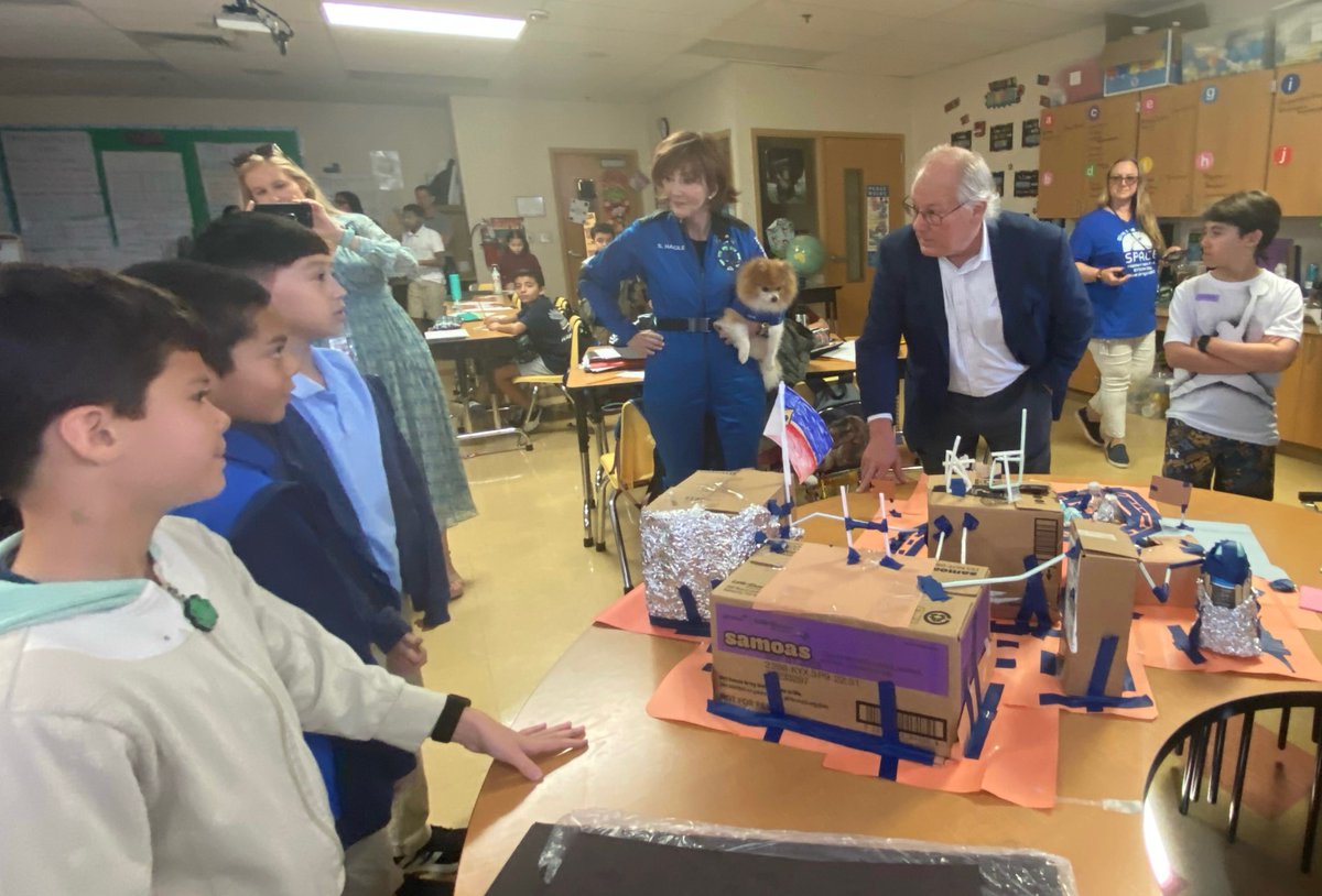 AldrinFamilyFdn's tweet photo. Our President, Dr. Andy Aldrin, shared the importance of story-based learning in the classroom in our latest #MissionSTEAM newsletter, inspiring teachers to incorporate real-world scenarios &amp; boost critical thinking &amp; problem-solving skills: https://t.co/tDBtcAJgWf https://t.co/HoqINzJKNR