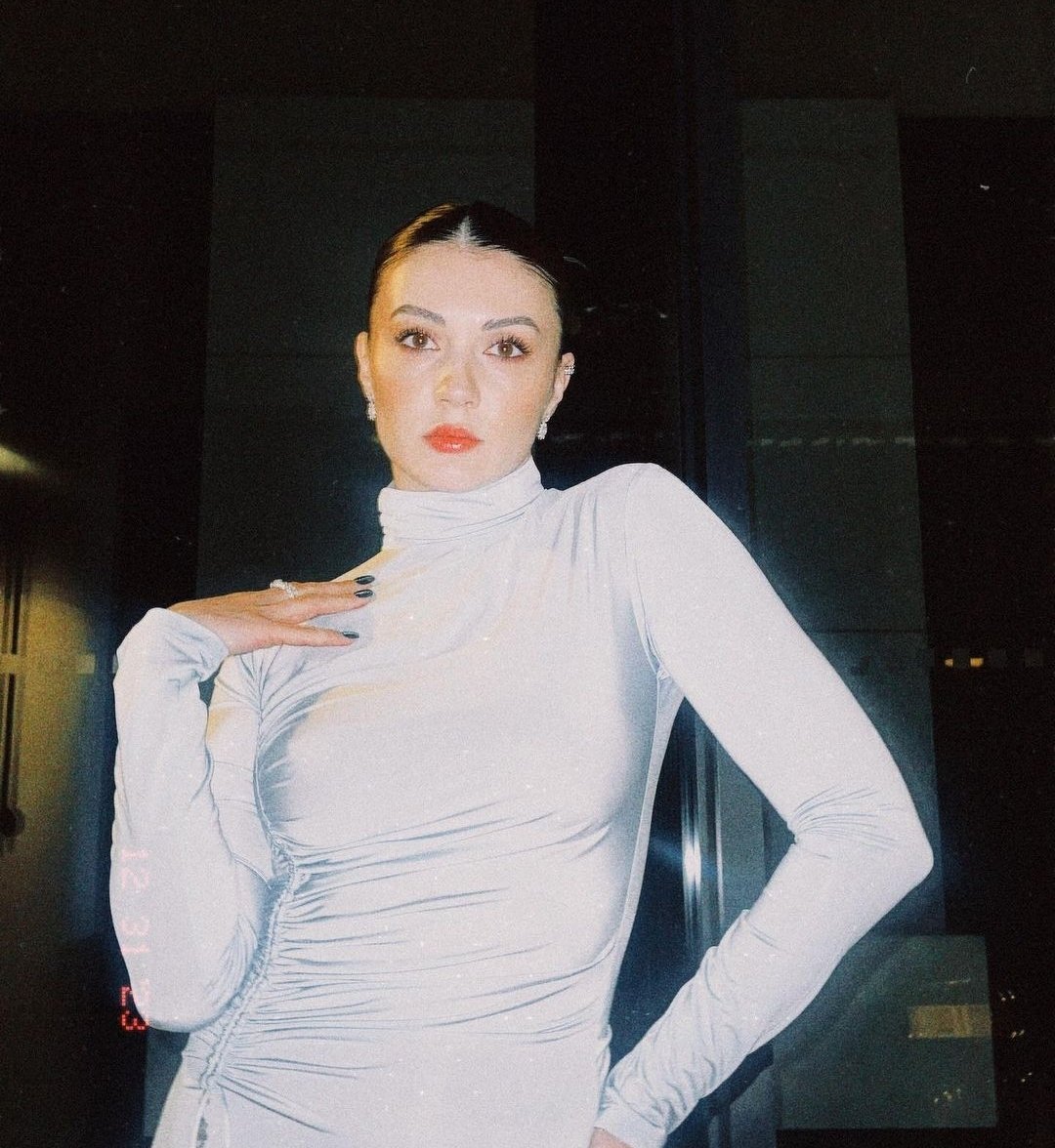 huyde12's tweet image. Kuğu gibi 🤍

#BurcuÖzberk