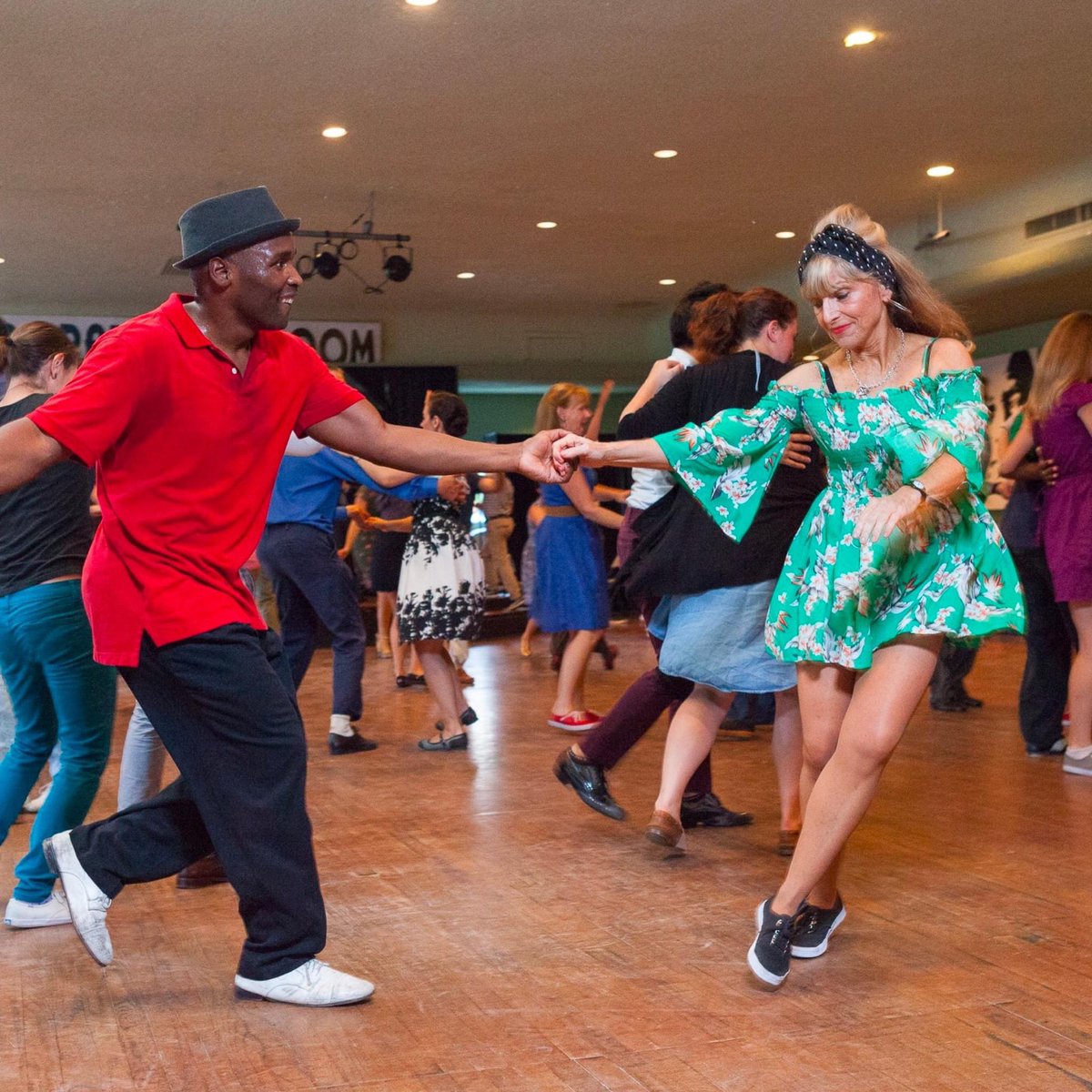 CafeCodaMadison's tweet photo. Tonight, 8 pm
Swing 💃🕺dance (class/social)$10
And
Karaoke 🎤 (FREE!) https://t.co/QqYRAMYTGU