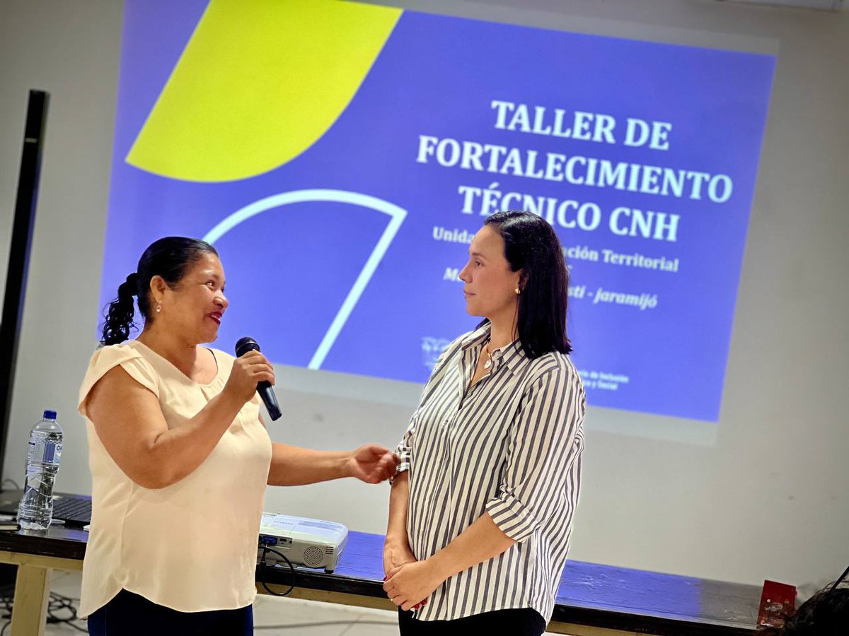 IntriagoMiranda's tweet photo. 📍En #Manta la Unidad de Articulación Territorial, articula taller con Fundaciones e instituciones públicas, con el propósito de fortalecer los conocimientos técnicos al equipo del Servicio Creciendo Con Nuestros Hijos, en beneficio de los grupos prioritarios.👨‍👩‍👧‍👦 
#ElNuevoEcuador https://t.co/AFlTFONatO