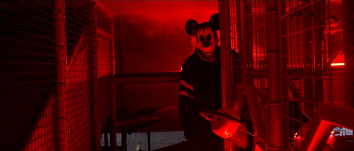 cinefilos_dos's tweet photo. Primeiras imagens oficiais do novo terror slasher #MickeyMouseTrap https://t.co/D1fwswCagw