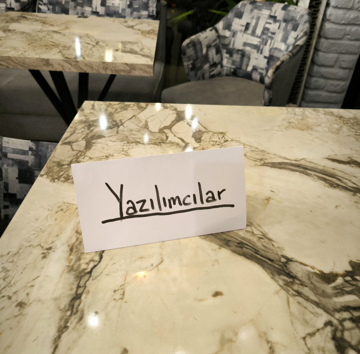 Bugün bir buluşmamızı daha gerçekleştirdik. Yeni yılın ilk günlerinin rehaveti olsa gerek, biraz tenhaydı. Bir sonraki buluşmamızda görüşmek üzere!