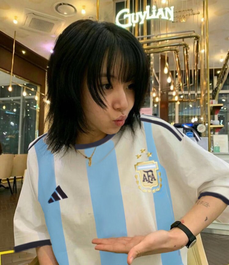 jybbuyo's tweet photo. Gente hice a chaeyoung argentina 🇦🇷
Si la usan denme creditos porfa que me costo un peru editarla https://t.co/fFsQvBvPWW