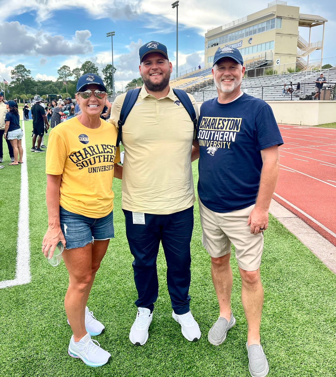 CoachMux's tweet photo. Grateful for the good Lord and the opportunities that he puts in our path! Thankful for my time at @CSUFB , and the relationships that I have made, but excited to announce that i’ve accepted the Offensive Line position @WvsuFootball . #BACKTOTHETRENCHES https://t.co/Ip86sGkqsY