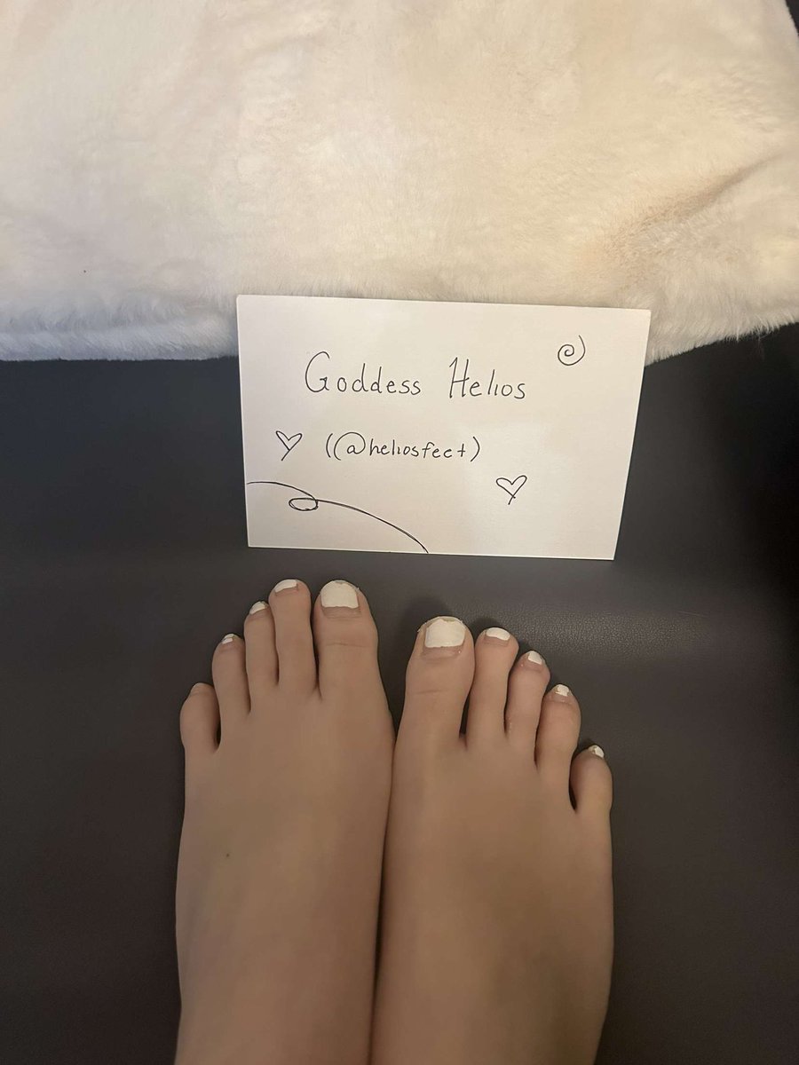 heliosfeet's tweet photo. My verification photo post 😘❤️ https://t.co/NTfmmfleUE