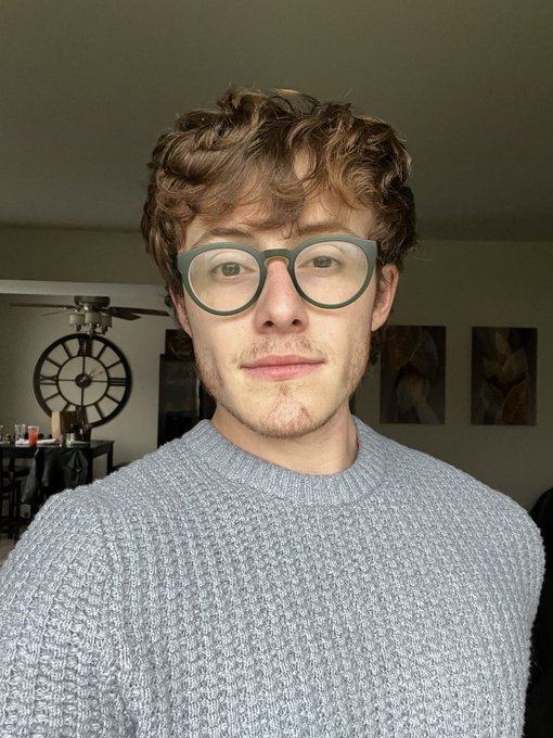 Finally time for a haircut and dye ? https://t.co/sx2jA2PILL
