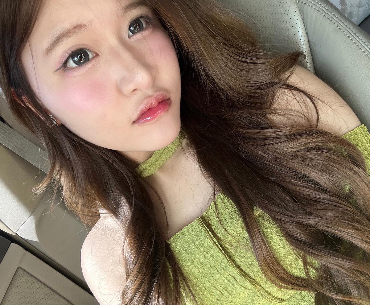kmpnpnana's tweet photo. มาแชร์คับ🧸
ถ้าจำเป็นต้องใช้หน้า ให้ mask หน้าแบบแผ่นก่อนนอน แล้วอีกวันต้องแต่งหน้าแบบใจเย็นๆ อย่ารีบ ทุกขั้นตอนก่อนจะลงอะไรต้องให้อันเก่าแห้งก่อน อย่ารีบลงต่อๆกัน

1.ลง toner + moist เตรียมผิวสำคัญมากต้องรอ skincare แห้งถึงจะเริ่มลงกันแดด แล้วค่อยลงอย่างอื่นได้

ต่อในเมนชั่น 👇🏻 https://t.co/CwQuwsGuk9
