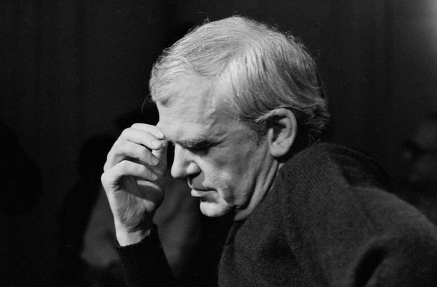 [...] la pesantezza, la necessità e il valore sono tre concetti intimamente legati tra loro: solo ciò che è necessario è pesante, solo ciò che pesa ha valore.
(Milan Kundera, "L'insostenibile leggerezza dell'essere")
#3gennaio