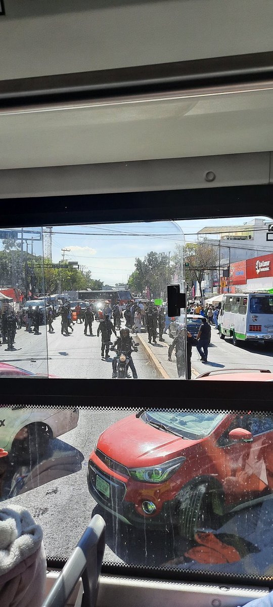 YuaridVader's tweet photo. @MetrobusCDMX #linea9 #rtp #agrícolaoriental 
Tengan precaución, hay un bloqueó de manifestantes en sur 16 y Rojo Gomez, por comerciantes, derivado de la bal4c3ra de ayer 2 de enero. 12:35 https://t.co/KQMRUJKkw1