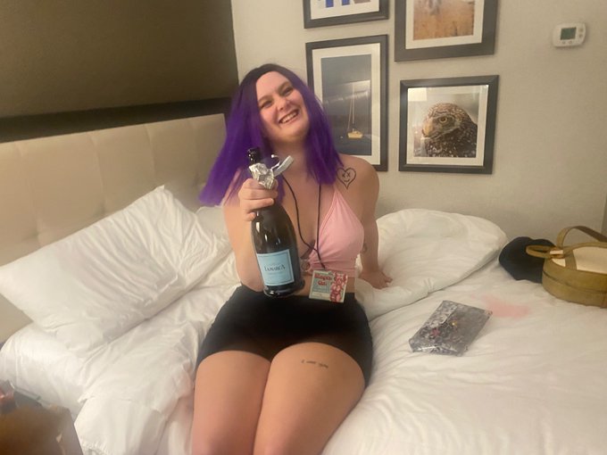 Happy new year, I&rsquo;ll be online tomorrow 💗 https://t.co/QBPC9xEvuO