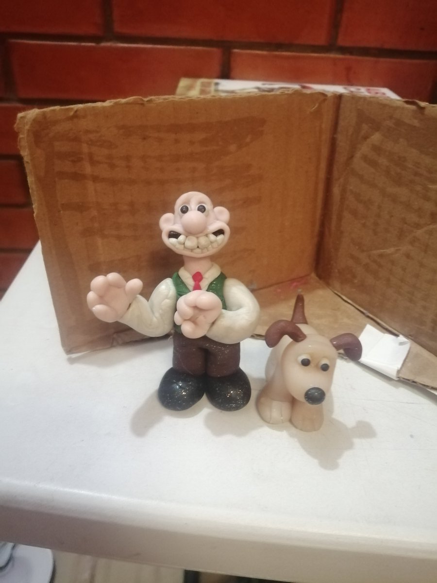 Soo here is 2 figures I made they are wallace and gromit
They were my childhood
Sorry if they aren't the best figures I made 

#wallacegromit #gromit #wallace #figure
