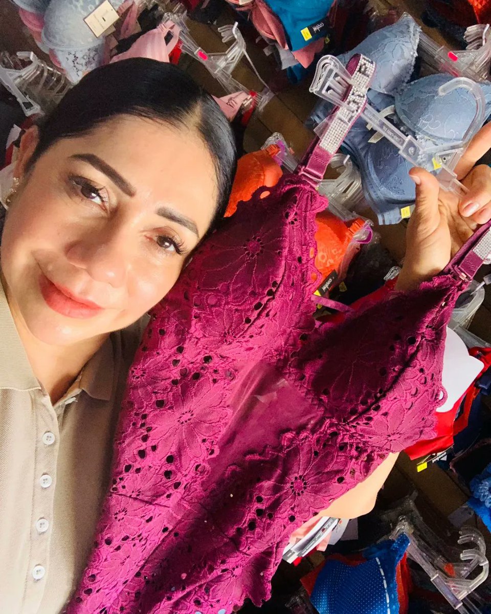 LupitaAcapulco's tweet photo. ✅️ Nos acaban de llegar hermosos modelos en pantalón, bodys y blusas a un súper precio en Lencería y Zapatería "El Encanto"💲‼️🤏🏻
Contamos con todas las tallas.
¡Será un gusto atenderles!
Calle 16 de septiembre, Col. Centro.
#Acapulco #Lencería #Zapatería #PrendasDeVestir https://t.co/qwrq3o9u2i