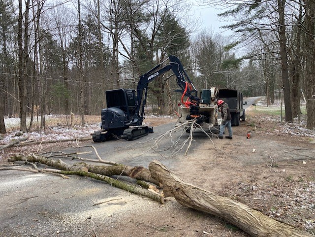 traceyroad's tweet image. 🌳🚜 Tackle big logs with ease! Zach Virkler, owner of Virkler’s Tree Service, just upped his crew&apos;s game with the powerful Hitachi ZX50 from Tracey Road! 
#HitachiZX50 #LogHandling #EfficiencyUpgrade #VirklersTreeService #GameChanger