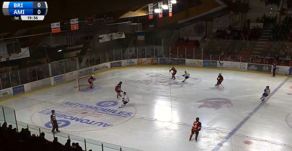 LigueMagnus's tweet photo. 🏒 C'est parti pour la première rencontre de la soirée avec @DiablesRouges05 🆚 @Gothiques_AHE !

#SLMHockey #BRIAMI https://t.co/bvWWkJ1LYF