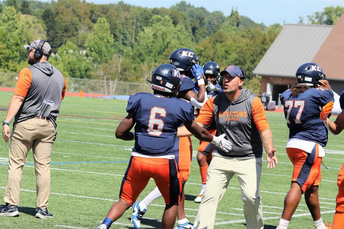6Mmuhammad's tweet photo. If you want the opportunity to grow as a person and become a better man while also building a brotherhood and being able to play the sport you love at a high level, then you know what to do. 🧱 @KCGiants @KeystoneFTBL https://t.co/GBPo5GwtWJ