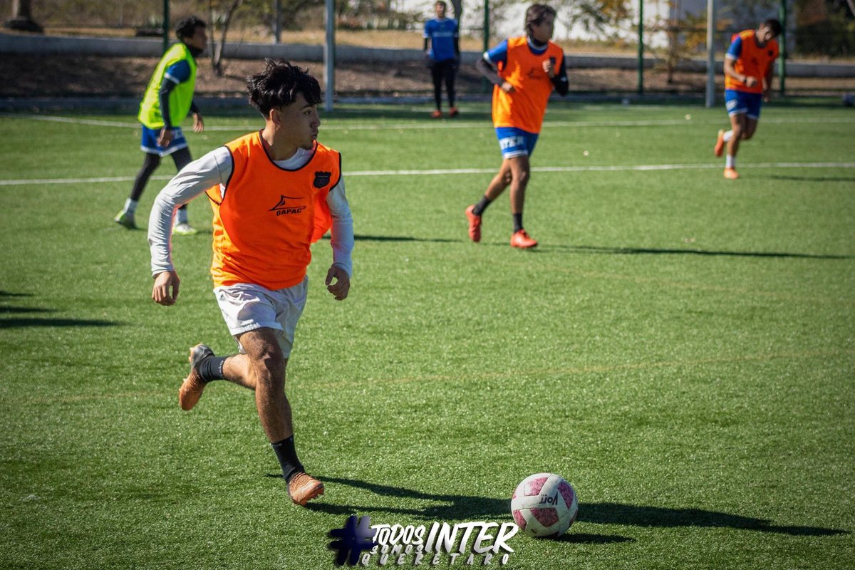 fcinterqro's tweet photo. 𝑨 𝒕𝒐𝒑𝒆 𝒆𝒏 𝒍𝒂 𝒄𝒂𝒑𝒊𝒕𝒂𝒍 𝒒𝒖𝒆𝒓𝒆𝒕𝒂𝒏𝒂 ⚫️🔵
@LigaTDP @LigaPremier_FMF 
#TodosSomosInter #TodosSomosQueretaro https://t.co/OWTZmptOBD