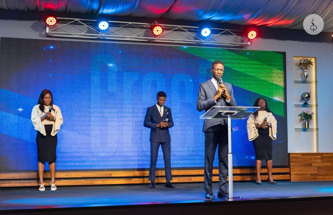 clc_ilorin's tweet photo. With heartfelt worship and joy, we received the teaching of Pastor Ibukun Faleye @ibkfaleye with Joy!
#clc #citizensoflightchurch #clcnation #churchinilorin #wednesday #clcilorin #unlimitedgrace #preparation #freedom https://t.co/8aIDIPxr6a