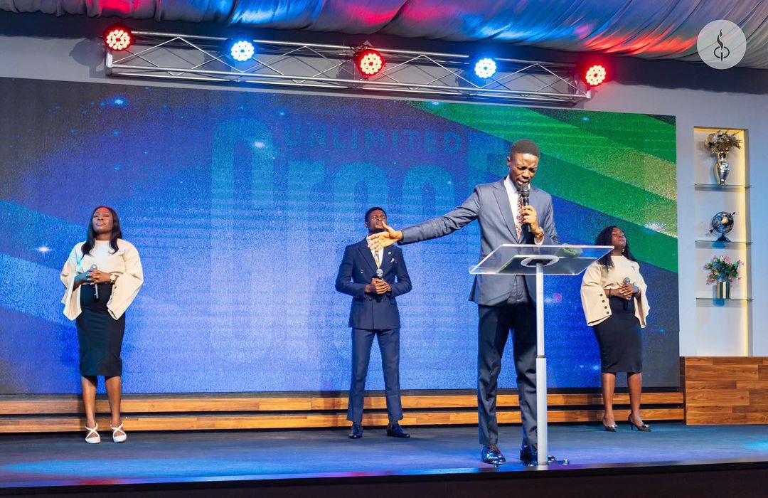clc_ilorin's tweet photo. With heartfelt worship and joy, we received the teaching of Pastor Ibukun Faleye @ibkfaleye with Joy!
#clc #citizensoflightchurch #clcnation #churchinilorin #wednesday #clcilorin #unlimitedgrace #preparation #freedom https://t.co/8aIDIPxr6a
