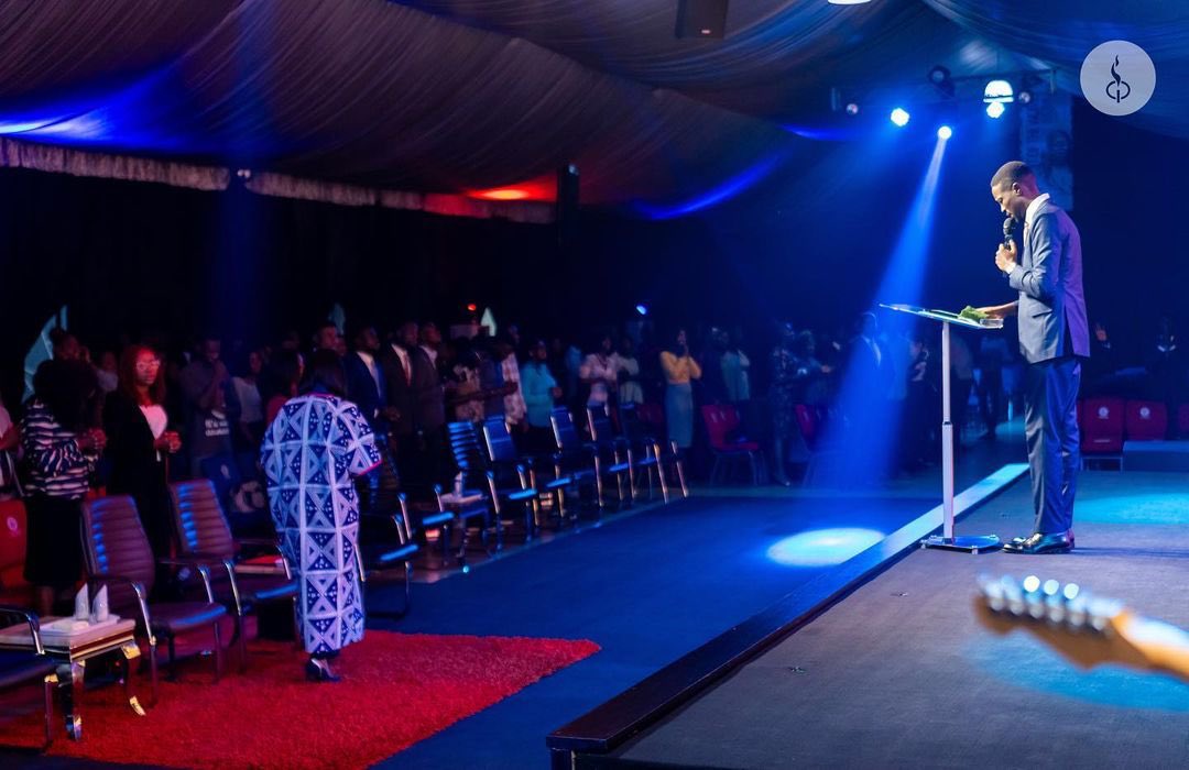 clc_ilorin's tweet photo. With heartfelt worship and joy, we received the teaching of Pastor Ibukun Faleye @ibkfaleye with Joy!
#clc #citizensoflightchurch #clcnation #churchinilorin #wednesday #clcilorin #unlimitedgrace #preparation #freedom https://t.co/8aIDIPxr6a