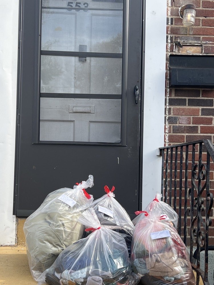 DanielleGosha's tweet photo. The Poplin laundry service has honestly changed my life. For $1 a pound, they’ll pick up your laundry from your house &amp; bring it back next day—w/ free delivery! It’ll be washed, dried, folded, sorted—ready to be put away. Use this link to get $10 off! 

https://t.co/CqRV7o5icJ https://t.co/ZuxjBB6oGW