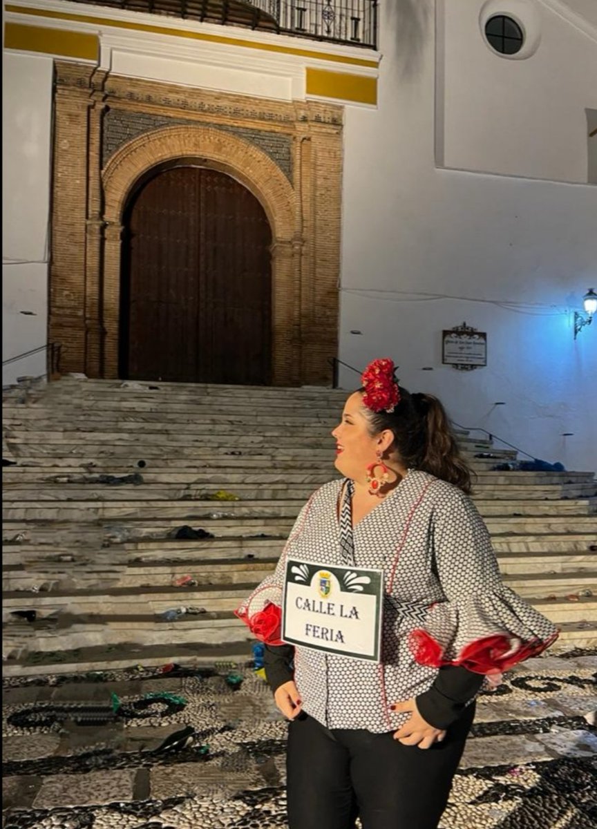 Pilar_gor_rod's tweet photo. Como íbamos a olvidarnos en nochevieja de una de las calles más importante de nuestro pueblo @AytoCoin #NOCHEVIEJACOIN2023 
Modalidad individual https://t.co/BFWp7ylL2a