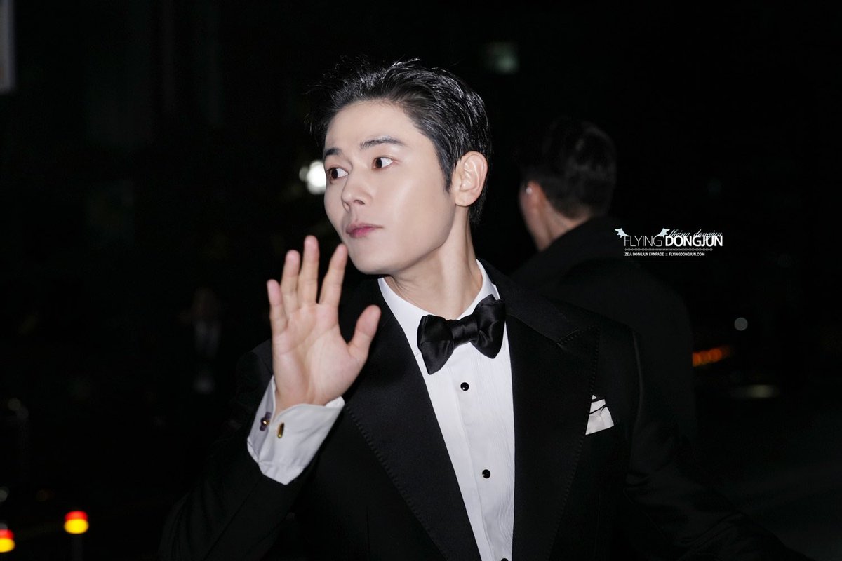 flyingdongjun's tweet photo. [업데이트] 231231 KBS연기대상 퇴근

최우수상 수상 축하해~
그동안의 노력이 빛을 본날!✨

언제나 응원할게~

@Official_KDJ 

#김동준 #동준 #dongjun
#kdrama #Netflix 
#고려거란전쟁
(사진이 달랑 두장뿐이네요..😅) https://t.co/hu7kiSmx6b