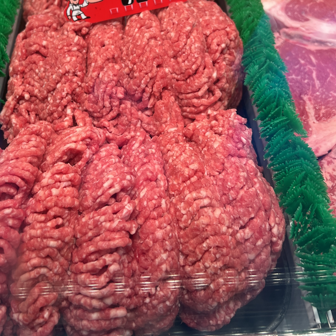 GoldensteerWood's tweet photo. All ground beef is NOT created equal. Here are some interesting tidbits about our MADE IN HOUSE ground beef: 1. Our beef is ground daily with no organs or fillers...more reasons in the comments below: #groundbeef #thebest #woodinville #butcher #bothell #duvall #meatmatters https://t.co/zqPovUtPAD