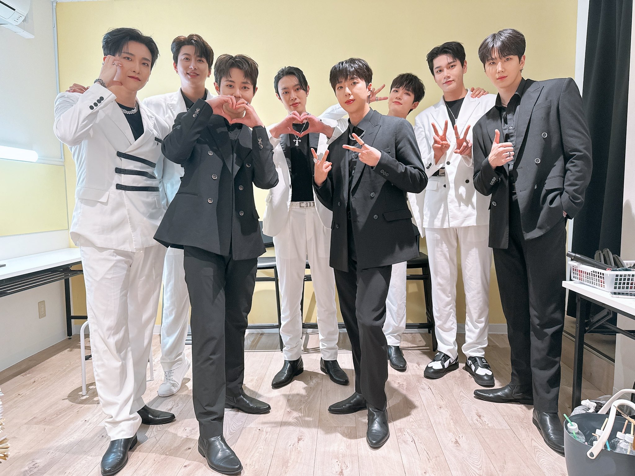 GC8OHTuaAAMc0E0?format=jpg&name=large