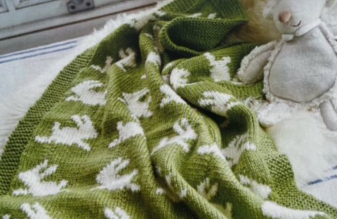 Knitted Baby Bunny Intarsia Blanket Pattern 💚🐇 The perfect way to relax and unwind after the Christmas festivities. And what better way to do that than by curling up with a good knit dwcrochetpatterns.etsy.com/listing/149299… #MHHSBD #CraftBizParty #womaninbizhour