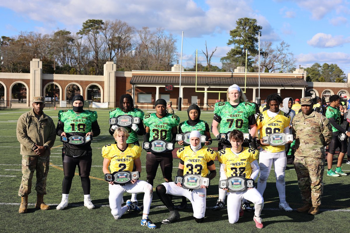 South Carolina Army National Guard Brig. Gen. David M Jenkins and Recruiting and Retention NCOS  shared the importance of service and giving back to the community at the High School Blitz Senior Day. #NationalGuard
