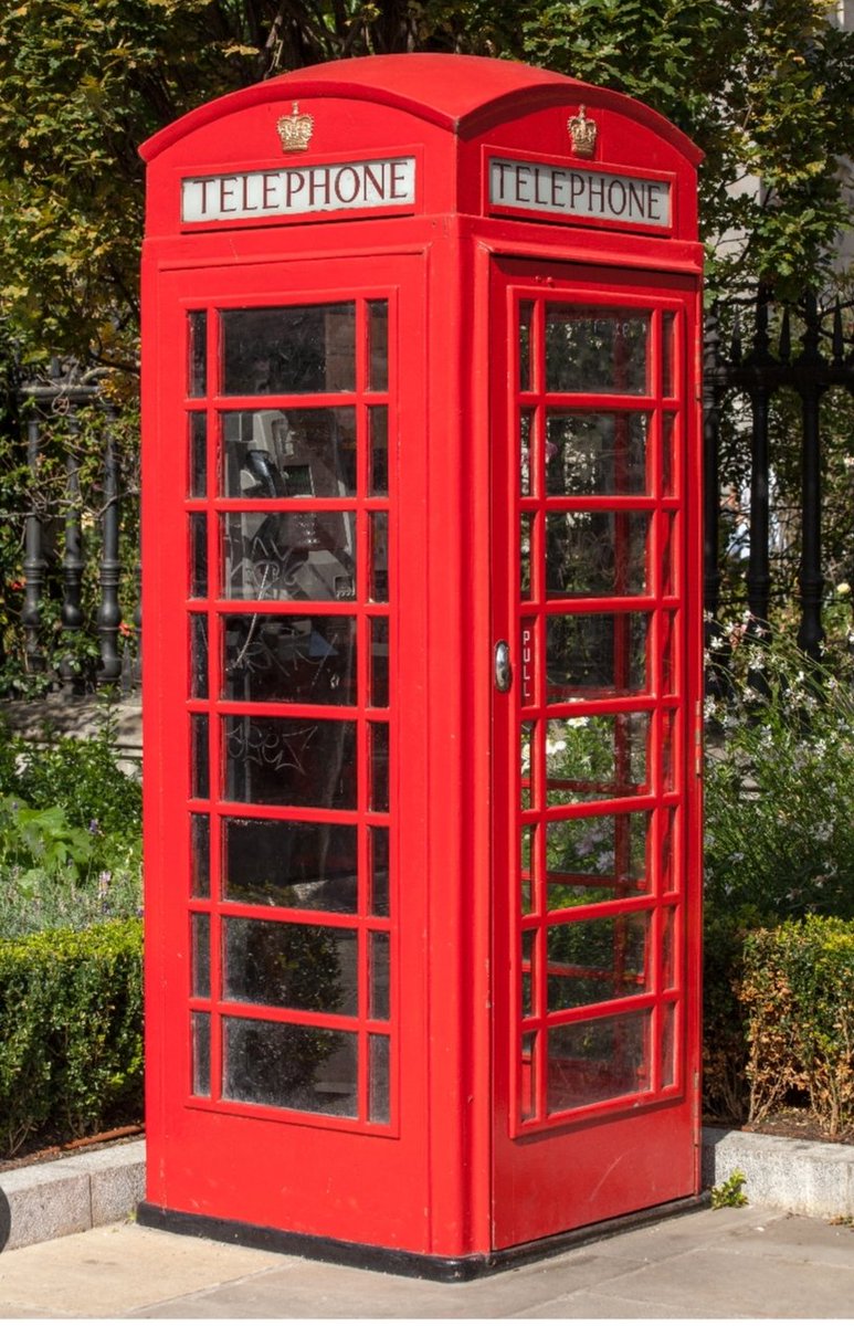 Sharpy118's tweet photo. @CSimmsQB @ProFootballTalk 
In the UK this is known as a phone box. So no Simmsism as far as we're concerned😂😂 https://t.co/UTVO9yezGd
