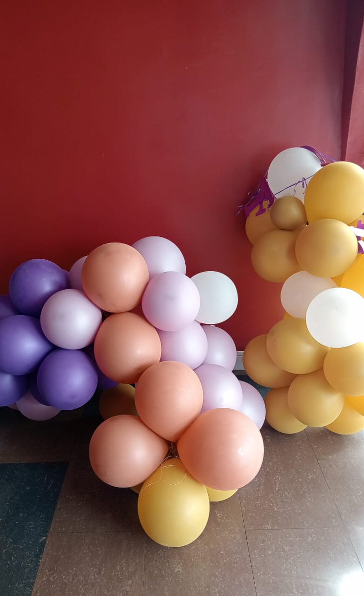 New year greetings to you and your family.

May His blessings of good health, happiness and colourful manifestations continue to abide with you.

Happy new year 🎊🎊

Eriata Di Poet