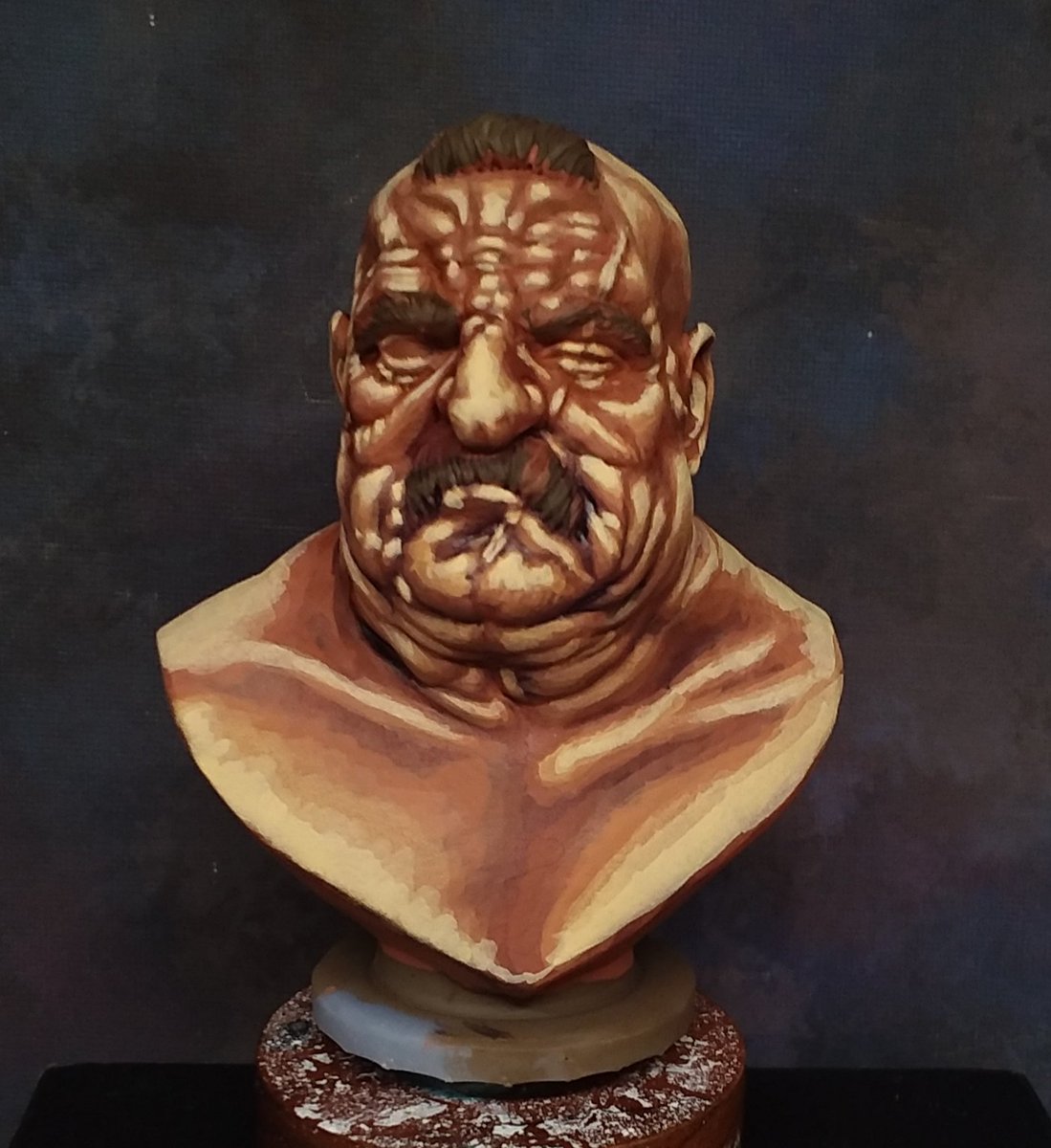 Streaming returns tonight at 8pm over on twitch.tv/midwestminiatu…. Continuing work on this bust. Adding more colors into the skintones, painting the hair and eyes, and maybe finishing it? We'll see! 
 #miniatures #minipainting #PaintingMiniatures #commissionpainting #buststatue