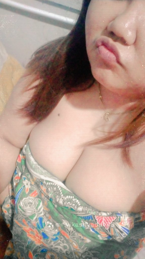 อากาศมันร้อน🥵
อยากมีคนถูหลังให้จัง😚😚