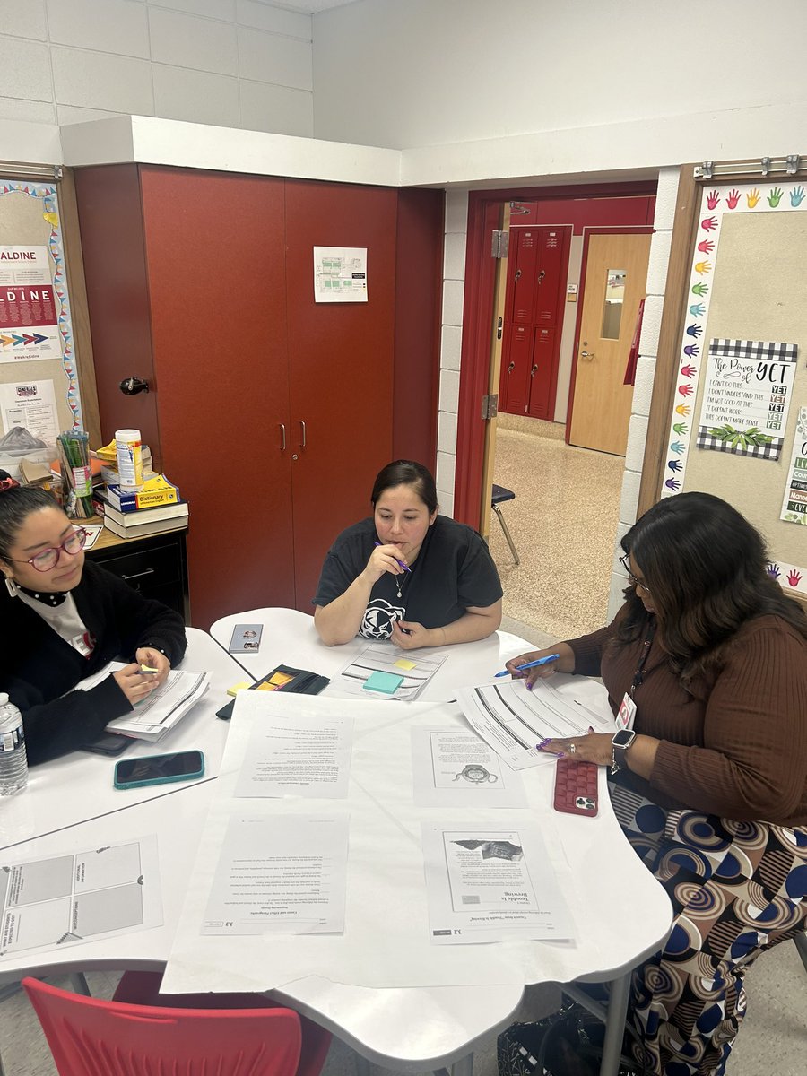 It was a pleasure working with these dedicated 4th grade teachers and our Team 3 leader @DrWynneLaToya during our DSD morning session Diving into Unit 7 @H3Berry