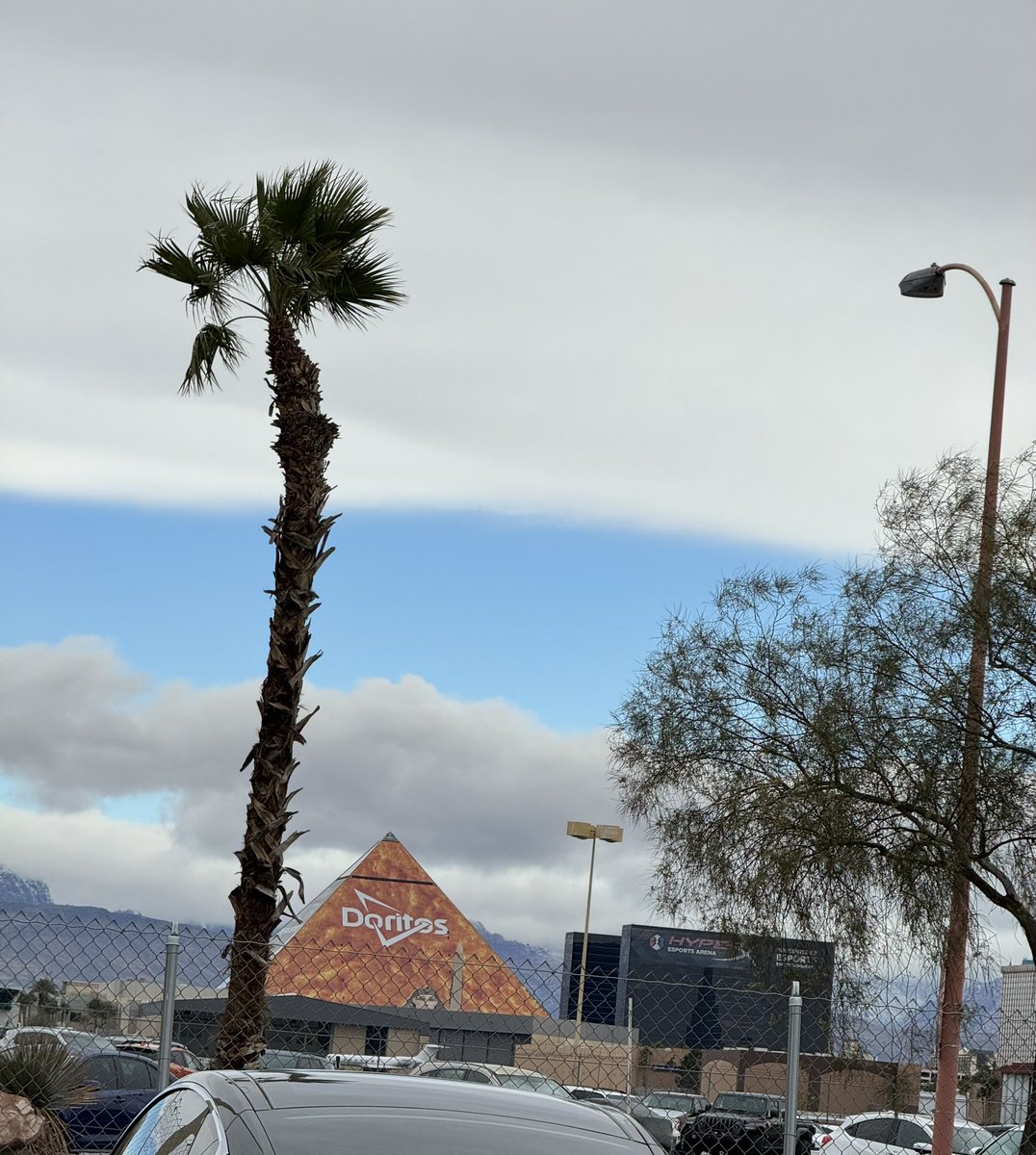 VickiLVCM's tweet photo. The Luxor is a giant Doritos chip! #LasVegas #LuxorLV https://t.co/NAHz7amjJg