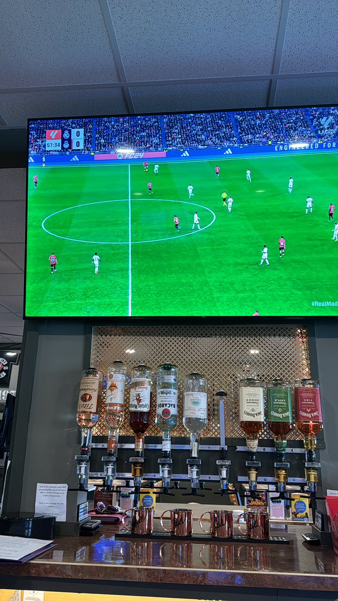 RMFC_Providence's tweet photo. Junto a tripita y conejo viendo al Rey de Europa @realmadrid con los mejores @RichardMendezTV y @DonBisca de @ESPNDeportes saludos desde Providence https://t.co/clDBrj1fSh