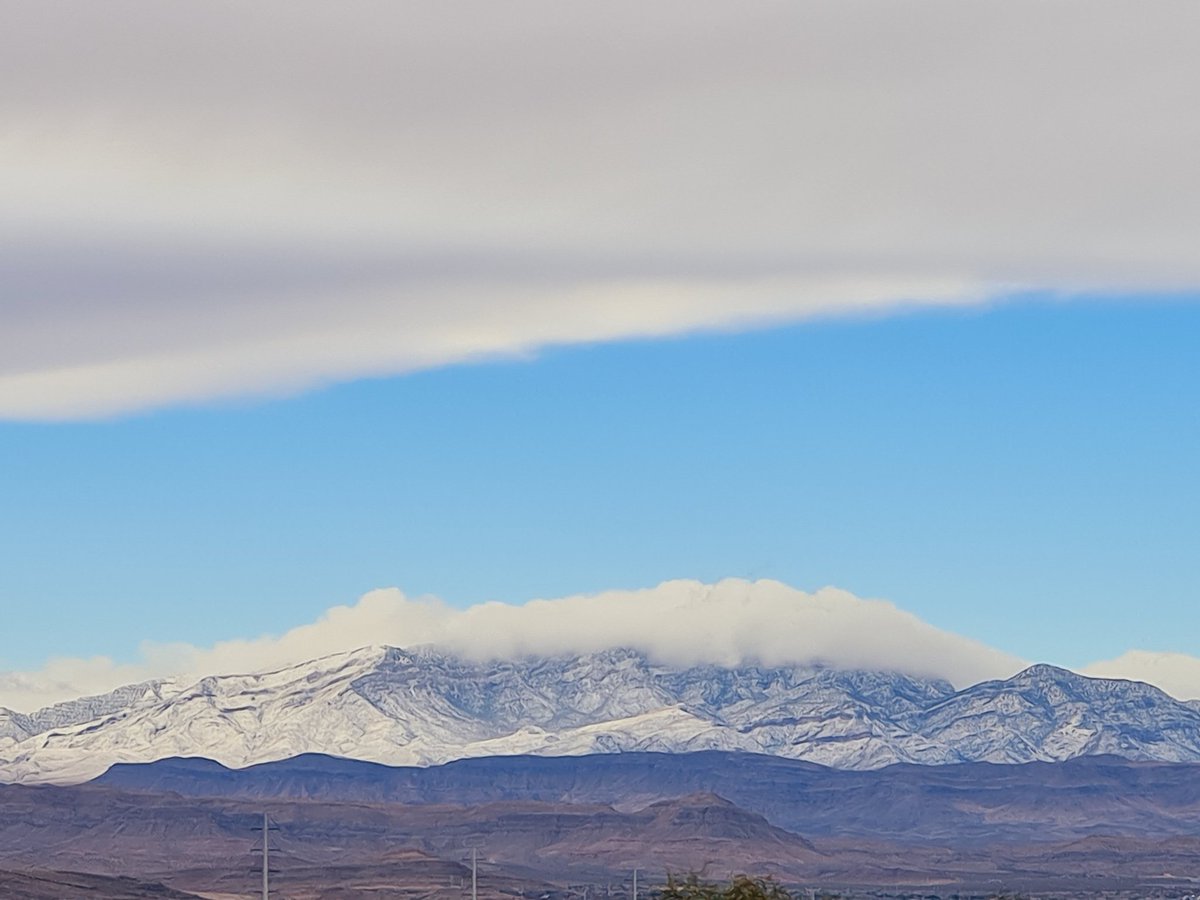 runhikecyclesf's tweet photo. Sunrise + snow! What a gorgeous + chilly morning!
#sunrise #sherbertskies #snow #rain #springmountains #NVWx #LasVegas #Henderson #3january2024 @RobMayeda @TerryMcSweeney @ChloeNews3LV @BillBellis @SamArgier @NWSVegas @PabloJBarillas @NWS https://t.co/9ozlVJnksF