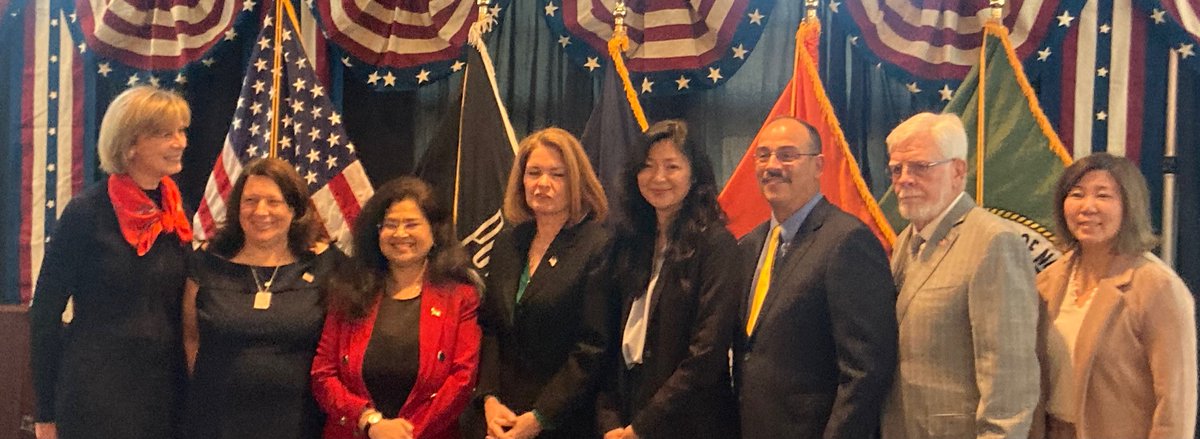 I was excited to join @vote_liu as she was sworn in today, becoming the first Asian American town council member ever in Nassau and Suffolk. It's a great day for representation and for North Hempstead families!