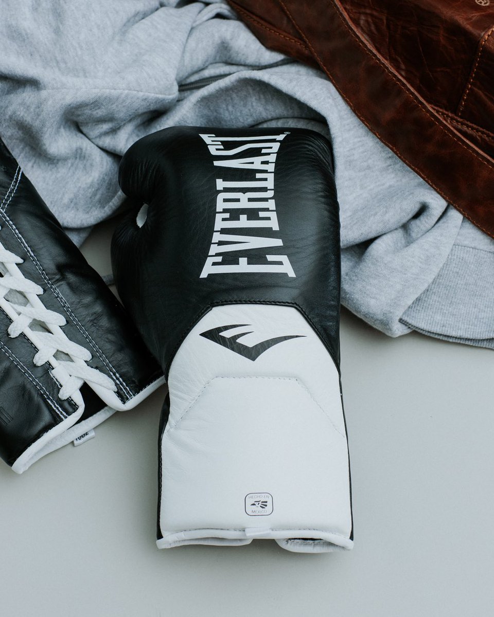 Everlast_'s tweet photo. Tradition 🤝 Innovation
The Elite Pro Fight glove is a modern, next generation take on the traditional Mexican fight glove. Engineered with a “second skin” fit while promoting natural range of motion and proper ventilation.
Get your hands on yours.
#Everlast #Elite #ElitePro https://t.co/JsWAxirPCV