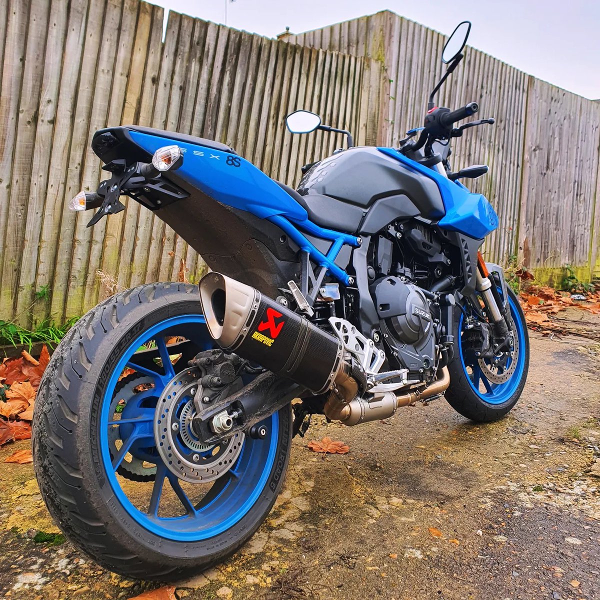 Hippo_Drones's tweet photo. Not had a chance to wash the bike yet, but wanted to share a couple of pics of the TOP BLOCK tailtidy and rear light.
A much neater solution than those from other manufacturers.
#Suzuki #GSX8S #SuzukiGSX8S #8S #TopBlock #StreetBike #NakedBike #TrueBlue #LoveMyBike https://t.co/9BdeBDg7Mu