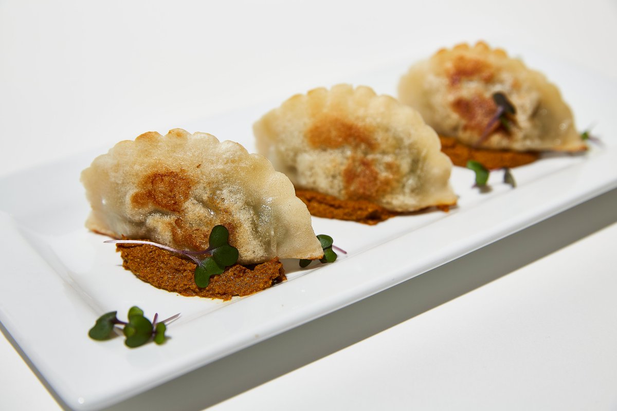 CrispyEdgeLLC's tweet photo. Crispy Edge Gourmet #Potstickers come in five delicious flavors!  Which flavor are you most excited to try?  Buffalo Chicken, Cheddar &amp; Beef, Chorizo Date,  Lemongrass Chicken, and Traditional. https://t.co/GM85kzOy9X