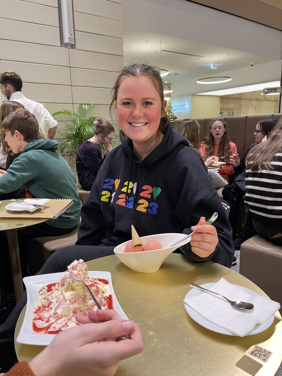 Diweddglo hyfryd i ddiwrnod prysur a diddorol 🇩🇪🍧 A fitting end to a busy and interesting day #Spaghettieis #cyfle #joio